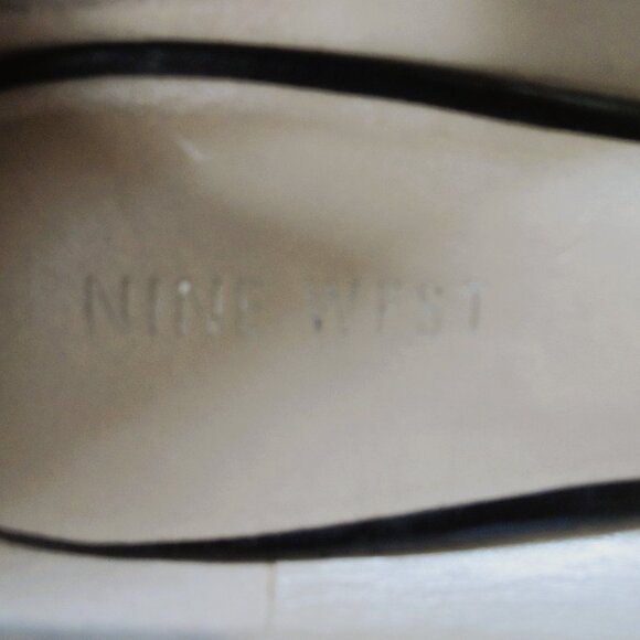Nine West Black Leather Heels- Size 9M - Picture 15 of 16